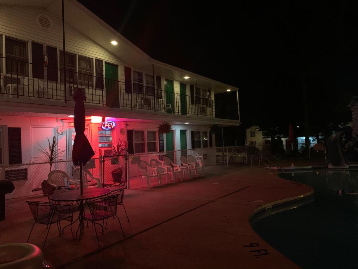 Colonial Motel Wisconsin Dells Exterior foto