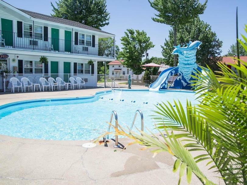 Colonial Motel Wisconsin Dells Exterior foto