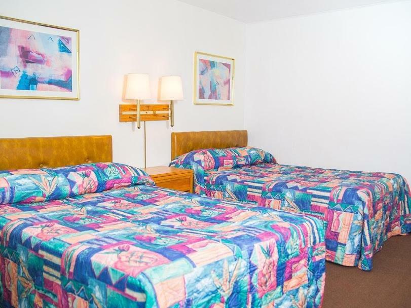 Colonial Motel Wisconsin Dells Exterior foto