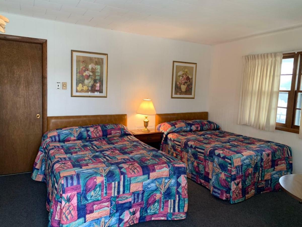 Colonial Motel Wisconsin Dells Exterior foto